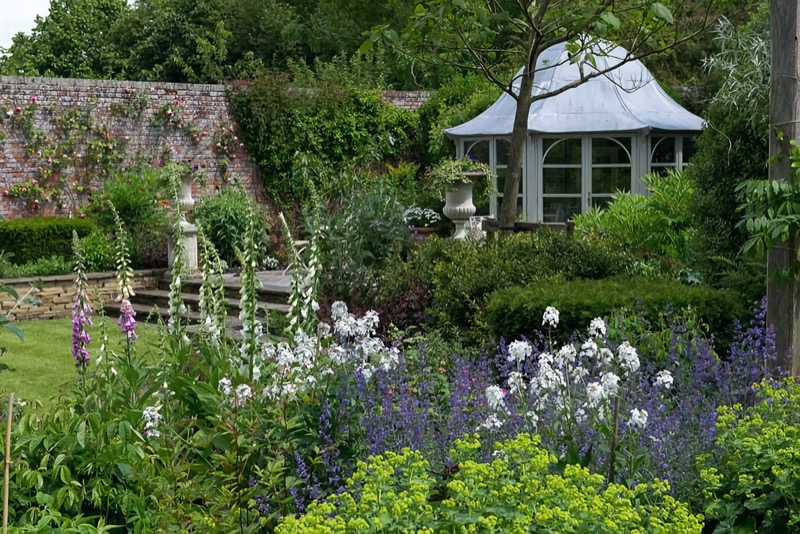 Project number 2338 - The folly garden room sits beautifully in the landscaped garden